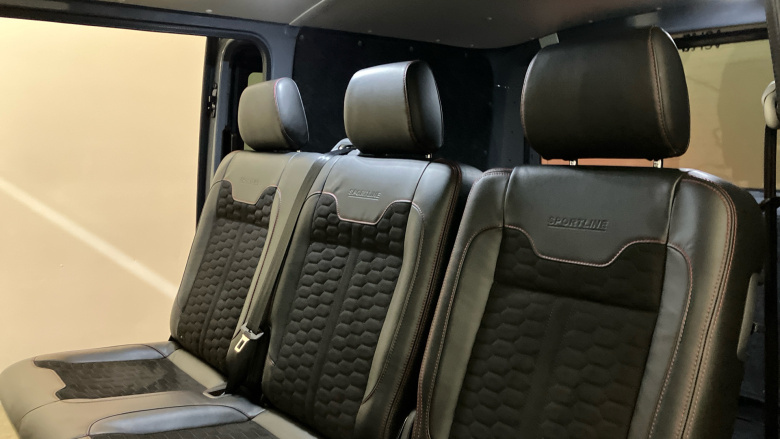 Volkswagen Transporter T32 Swb Diesel Special Edition 2.0 BiTDI 204 Sportline Black Ed Kombi Van DSG